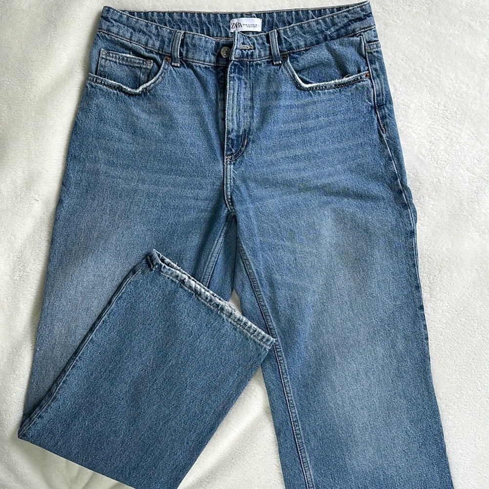 Wide-Leg Jeans